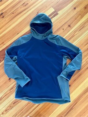 Under Armour cold gear sweatshirt